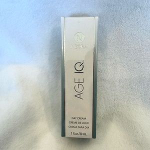 Neora Age IQ Day Cream